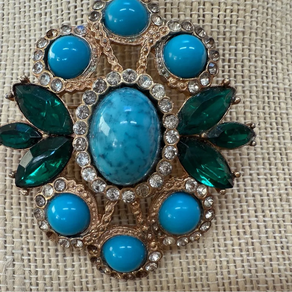 Elegant Turquoise and Green Vintage Brooch/Pin‎ Signed Sarah Coventry “Maharani”